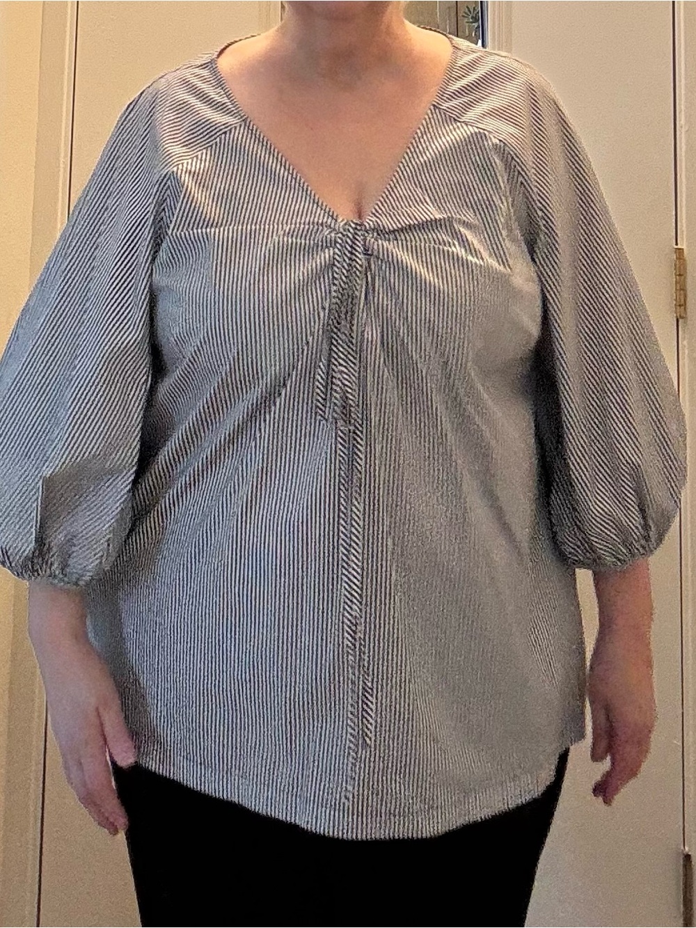 Plus size blue and white deep V-neck blouse. 2X. Tunic length.